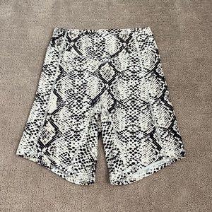 Balance athletica python print biker shorts